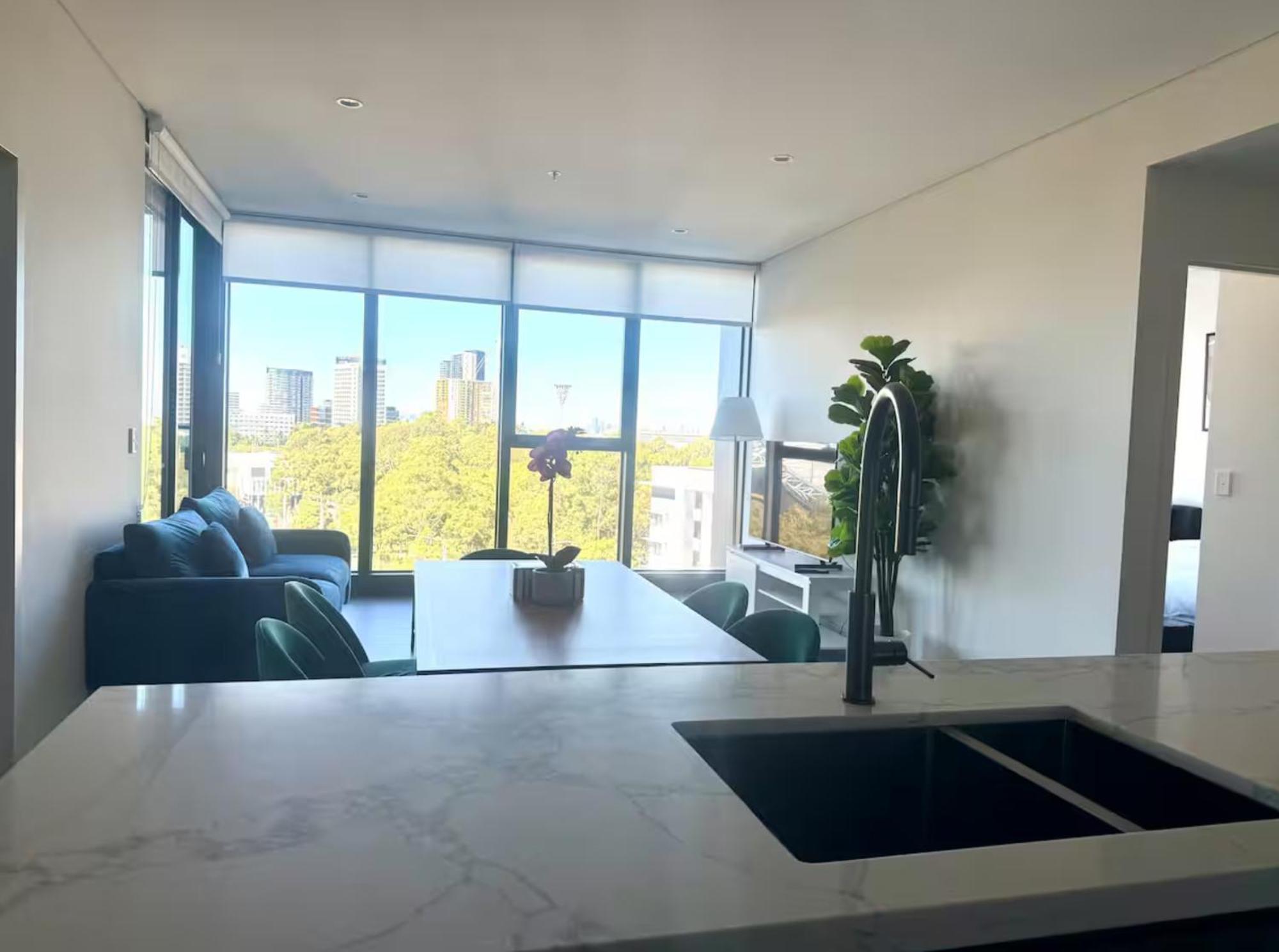 New Olympic Park 2 Bedroom -pool Gym Parking Apartment